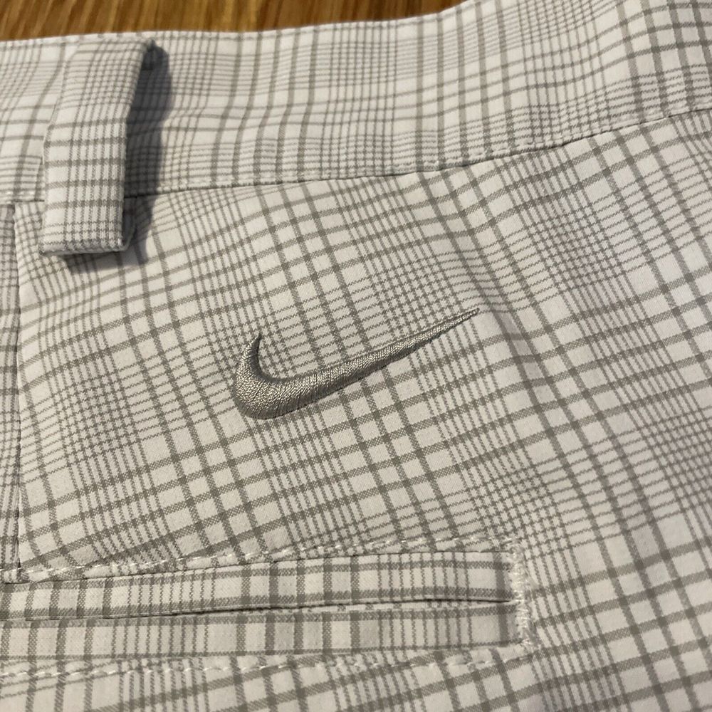 Nike Golf Chino Shorts‎ Mens 40 Gray White Plaid Dri Fit Flat Front - Picture 8 of 10